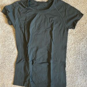 Athleta Green Short Sleeve Tee great condition